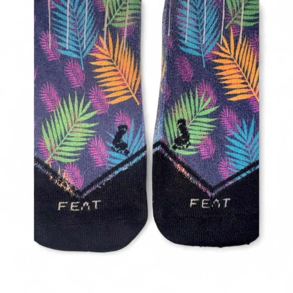 FEAT Boys Crew Socks Size Large Tropical Sun Conure Parrot 🦜